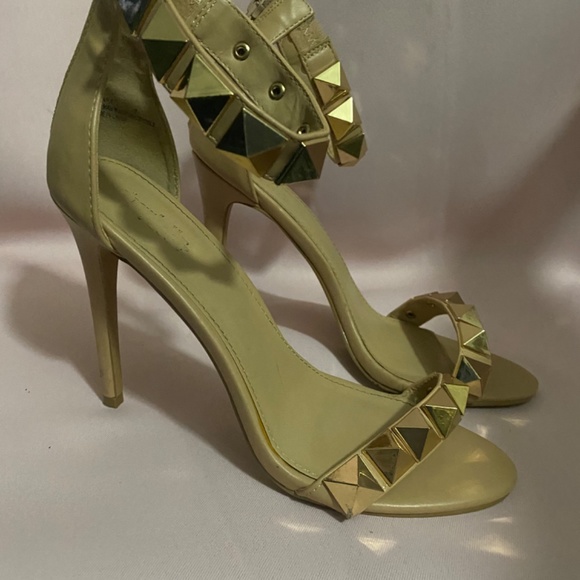 Golden Goddess: open toed ankle strap heels with zipper - Picture 2 of 3